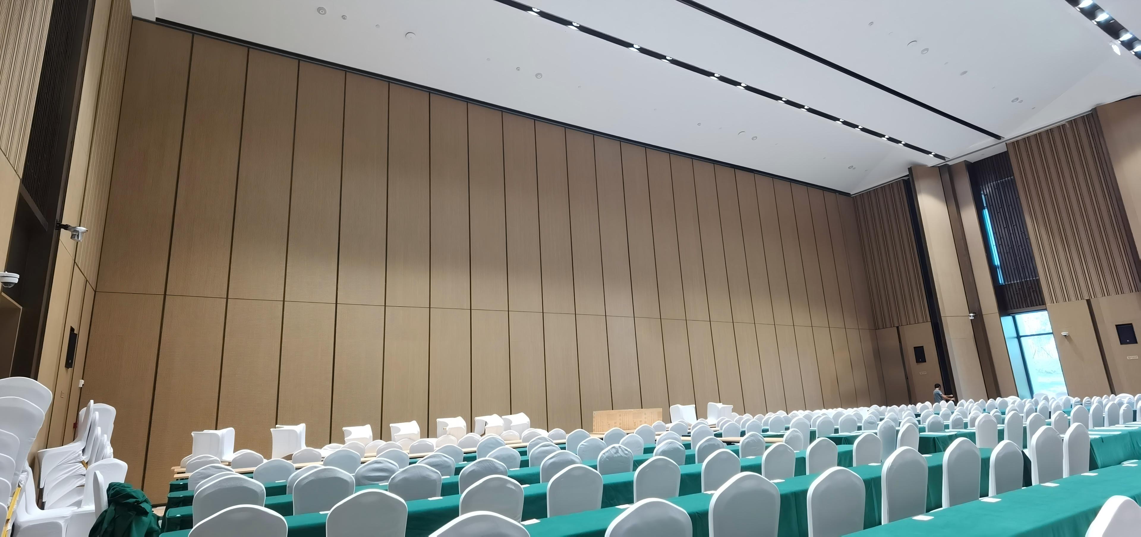 西部国际会议中心电动隔断案例-会议室移动隔断项目